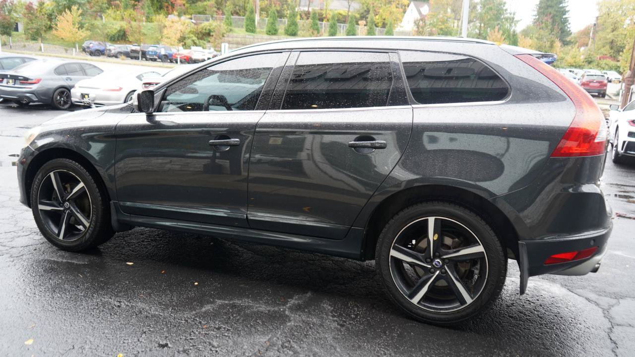 Used 2016 Volvo XC60 T6 R-Design Platinum w/ Climate Package AWD/4WD image 10