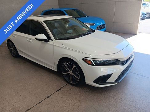 Used 2023 Honda Civic Touring image 2