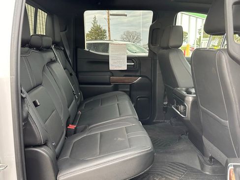 Used 2022 Chevrolet Silverado 1500 High Country w/ Technology Package image 18