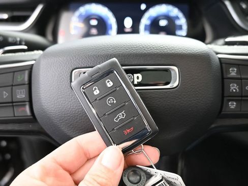 New 2025 Jeep Grand Cherokee L Altitude image 37