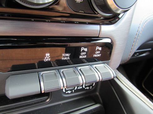 Used 2020 RAM 2500 Limited AWD/4WD image 35