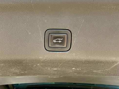 Used 2021 Chevrolet Suburban Premier AWD/4WD image 19