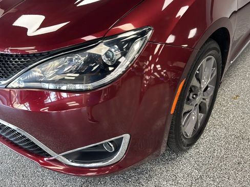 Used 2019 Chrysler Pacifica Limited FWD image 41