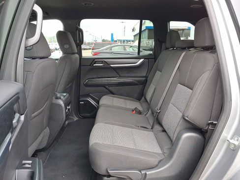 Used 2025 GMC Acadia Elevation image 31