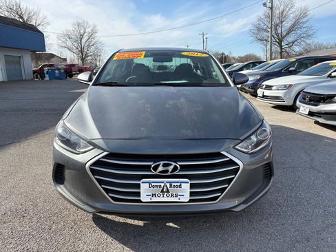 Used 2017 Hyundai Elantra SE image 8