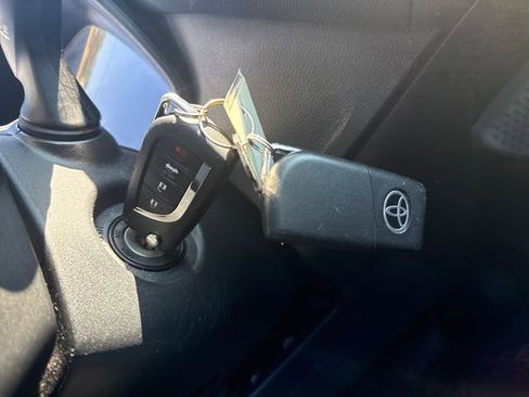 Used 2021 Toyota Corolla LE w/ Carpet Mat Package (TMS) image 20