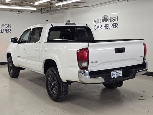 Used 2020 Toyota Tacoma SR5 AWD/4WD image 11