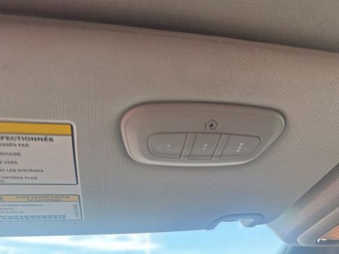 Used 2019 Jeep Cherokee Limited image 17