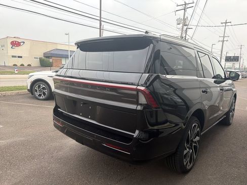 New 2027 Lincoln Navigator Reserve AWD/4WD image 3