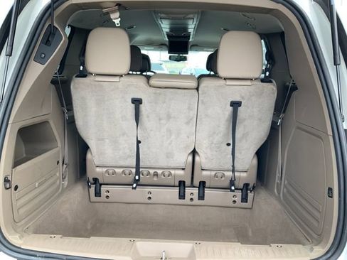 Used 2015 Chrysler Town & Country Touring-L w/ Driver Convenience Group image 13