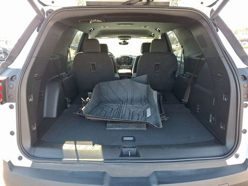 Certified 2024 Chevrolet Traverse LT w/ Rear Camera Mirror Package image 29