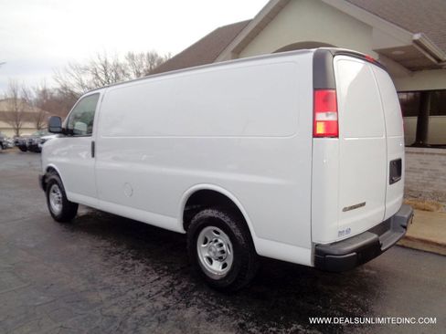 Used 2021 Chevrolet Express 2500 2500 3dr Cargo Van w/ Driver Convenience Package image 4