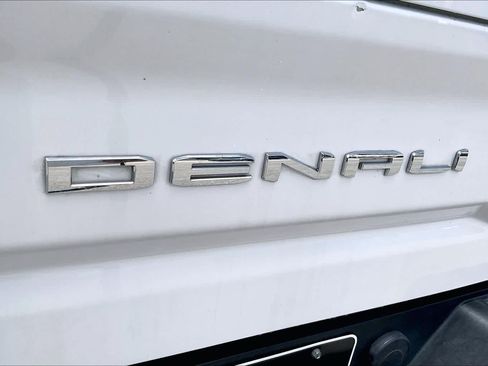 Used 2022 GMC Sierra 2500 Denali w/ Technology Package AWD/4WD image 9