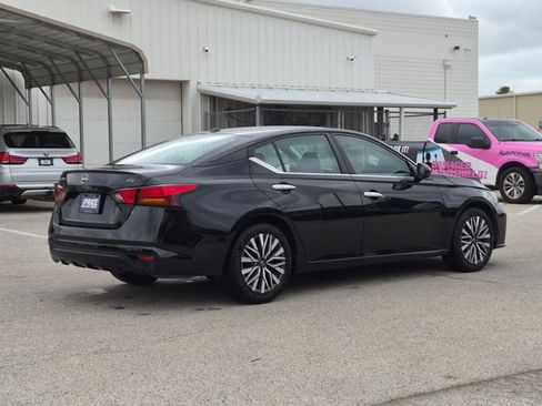 Used 2024 Nissan Altima 2.5 SV FWD image 5