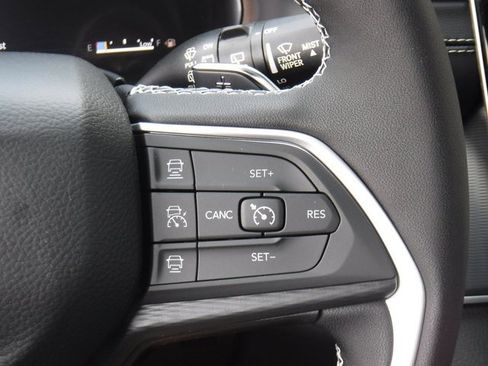 New 2025 Jeep Grand Cherokee Altitude image 29