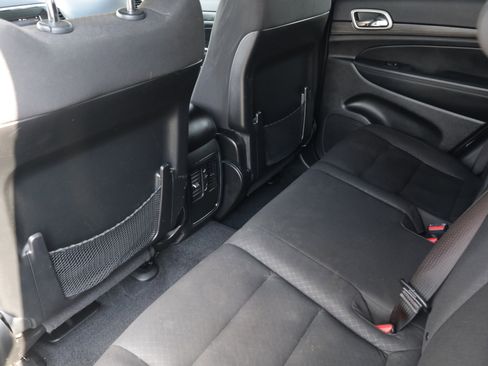 Used 2021 Jeep Grand Cherokee Laredo image 15