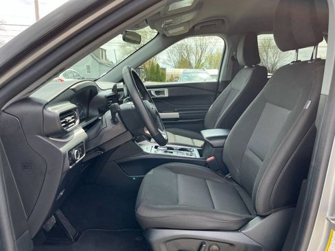 Used 2023 Ford Explorer XLT AWD/4WD image 23
