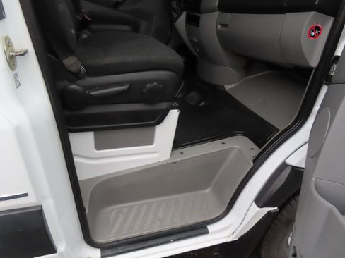 Used 2015 Mercedes-Benz Sprinter 2500 image 11