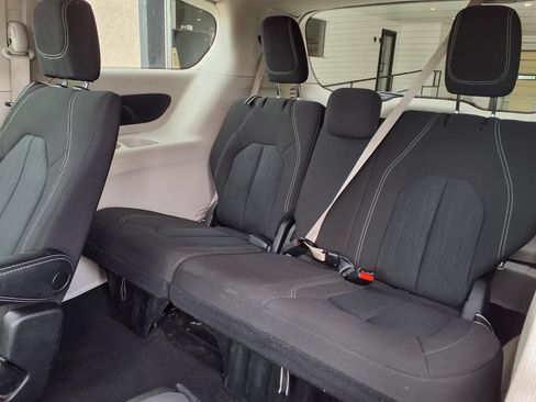 Used 2023 Chrysler Voyager LX FWD image 12