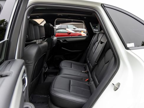 Certified 2026 Porsche Macan AWD/4WD image 47
