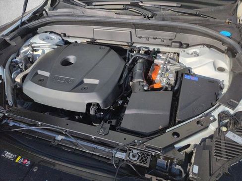 Certified 2023 Volvo XC60 T8 Ultimate w/ Climate Package image 24