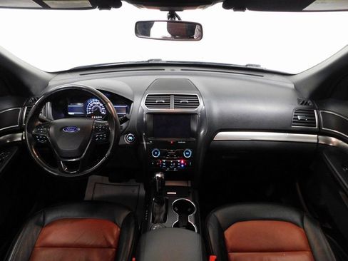 Used 2019 Ford Explorer XLT w/ XLT Desert Copper Package image 38