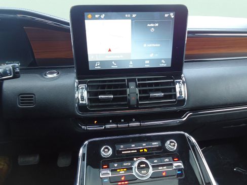 Used 2018 Lincoln Navigator Select w/ Cargo Package image 15