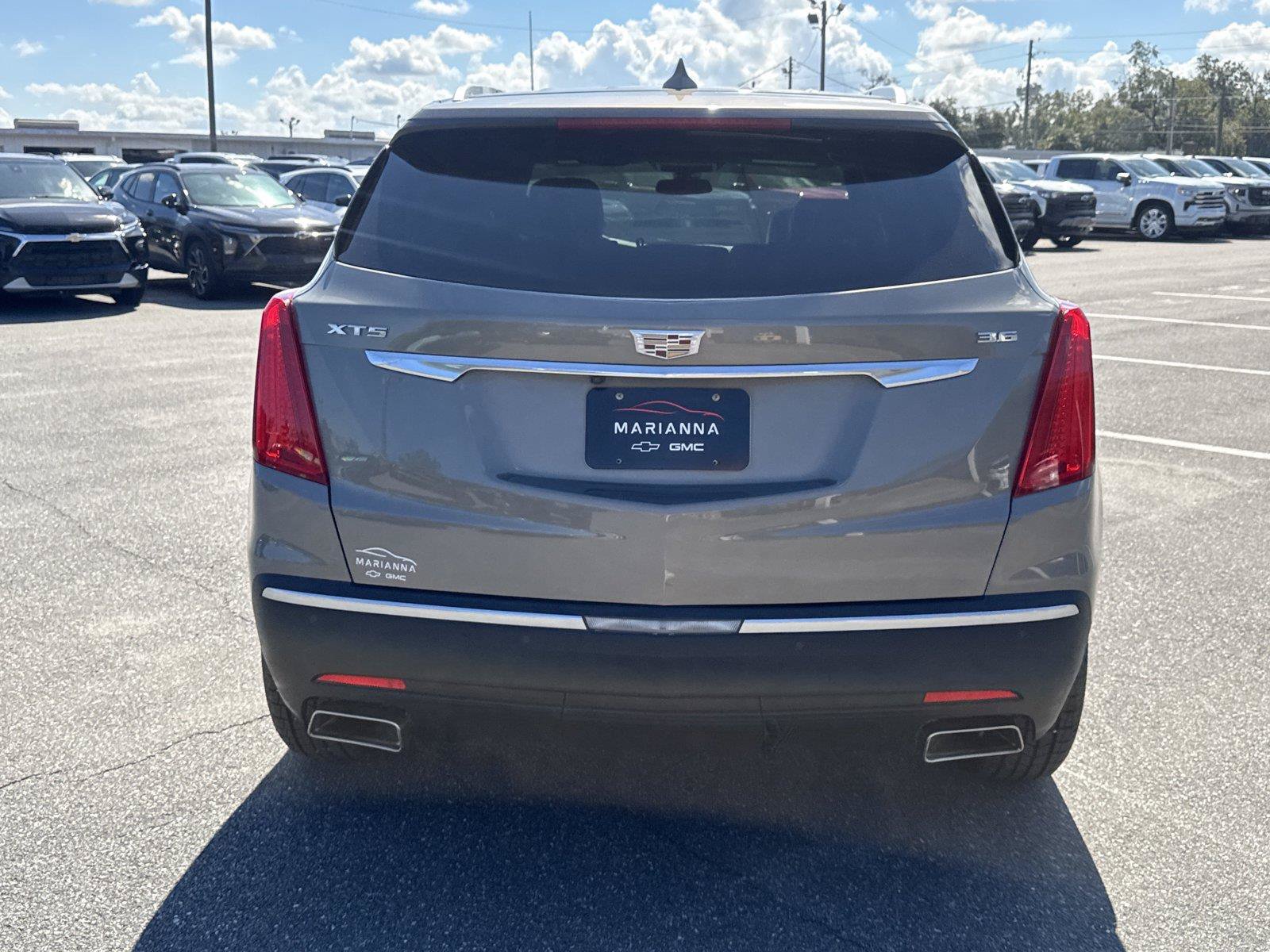 Used 2017 Cadillac XT5 Luxury w/ Driver Awareness Package FWD image 5