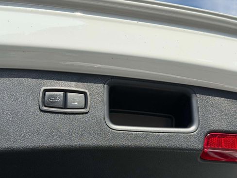 Used 2022 Porsche Macan AWD/4WD image 23