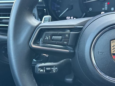Certified 2025 Porsche Macan AWD/4WD image 26