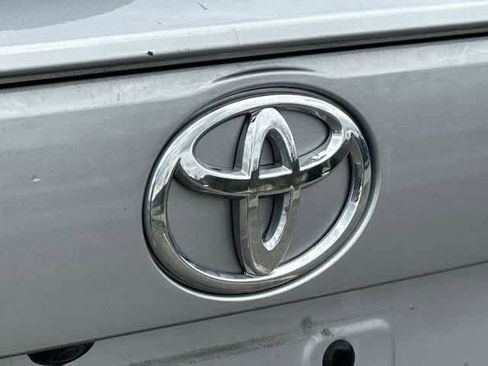 Used 2021 Toyota RAV4 XLE image 17