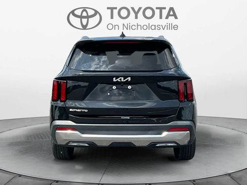 Used 2024 Kia Sorento S FWD image 4