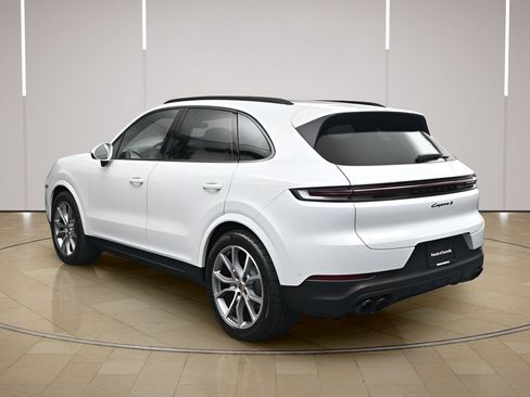 Certified 2025 Porsche Cayenne S AWD/4WD image 3
