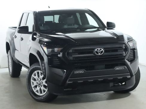 Certified 2024 Toyota Tacoma SR5 image 2