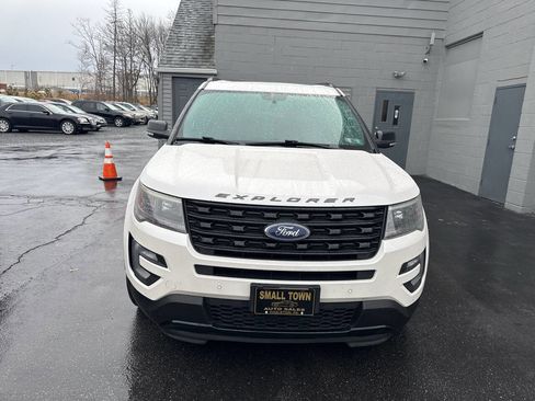 Used 2017 Ford Explorer Sport image 2