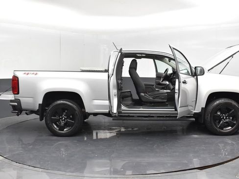Used 2018 Chevrolet Colorado LT AWD/4WD image 36