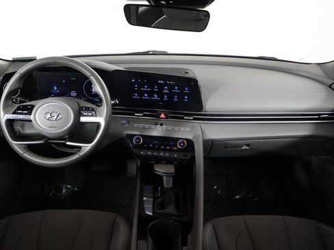 Used 2023 Hyundai Elantra SEL w/ Convenience Package FWD image 8