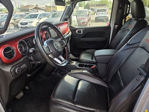Used 2022 Jeep Wrangler Unlimited Rubicon w/ Cold Weather Group AWD/4WD image 10