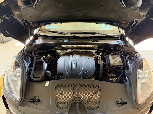 Used 2019 Porsche Macan AWD/4WD image 31
