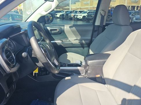 Used 2016 Toyota Tacoma SR5 w/ Towing Package image 25