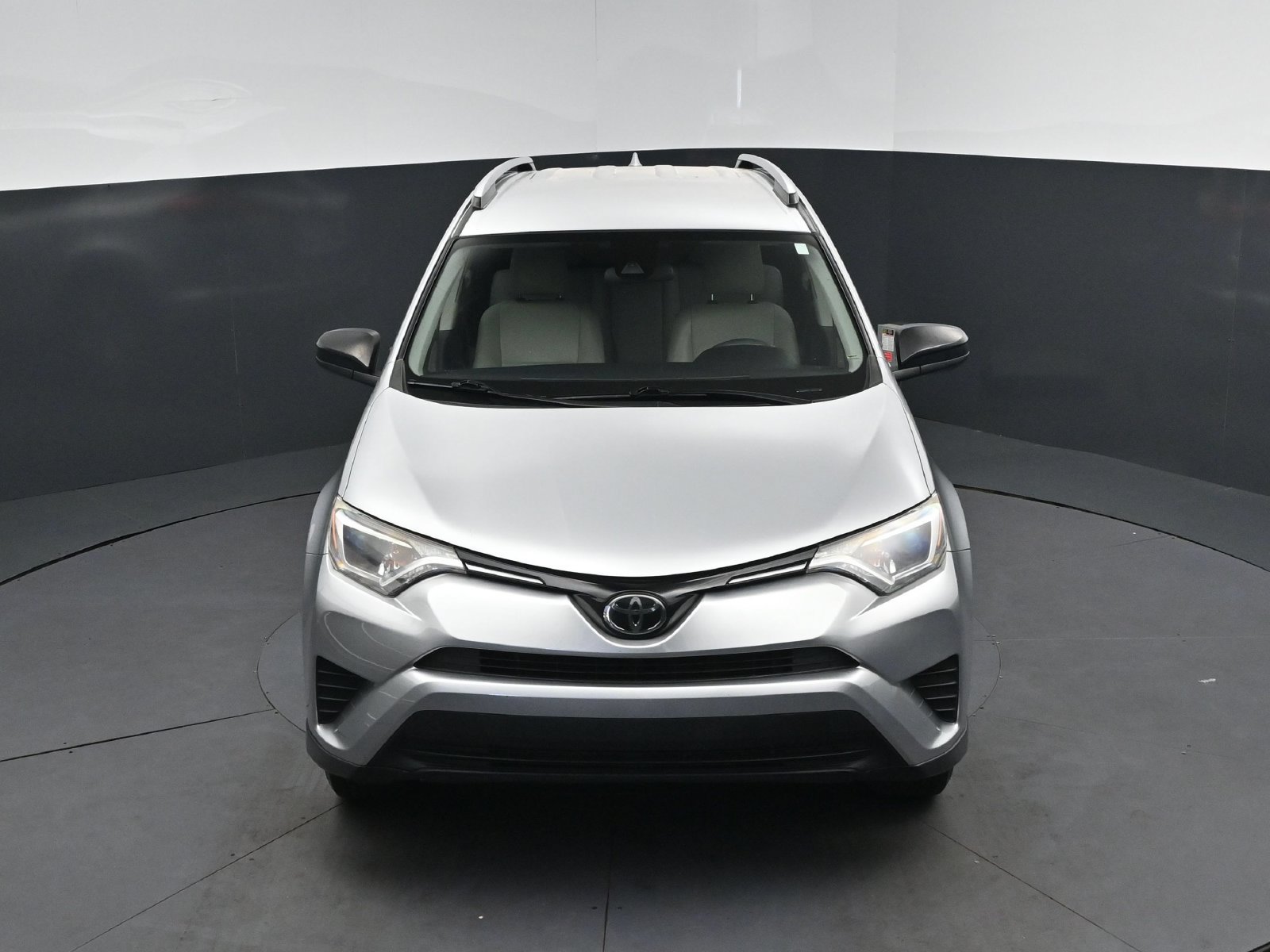 Used 2018 Toyota RAV4 LE FWD image 37