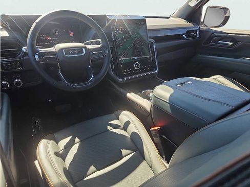 Used 2025 GMC Yukon AT4 w/ AT4 Premium Package AWD/4WD image 11