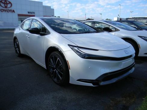 New 2026 Toyota Prius XLE FWD image 10