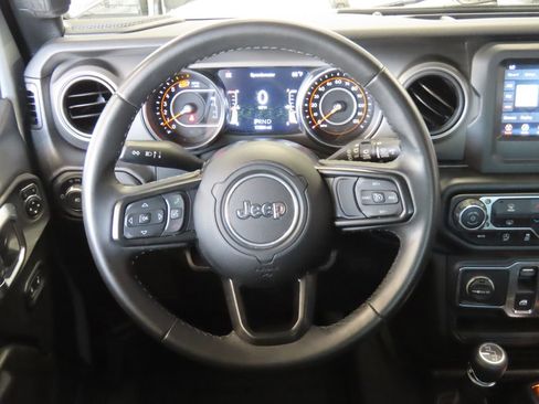 Used 2022 Jeep Wrangler Sport AWD/4WD image 30