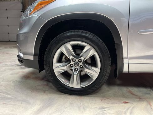 Used 2016 Toyota Highlander Limited AWD/4WD image 32