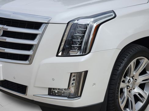 Used 2018 Cadillac Escalade ESV Premium Luxury AWD/4WD image 29