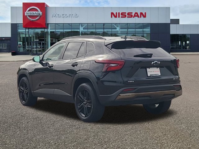 Used 2025 Chevrolet Trax ACTIV w/ Sunroof Package FWD image 5
