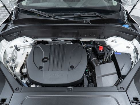 Used 2023 Volvo XC90 B5 Core w/ Protection Package Premier image 9