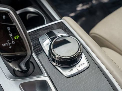 Used 2019 BMW 740i w/ Executive Package RWD image 32