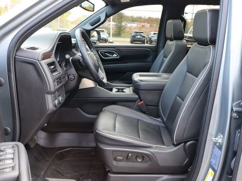 Used 2023 Chevrolet Suburban Premier image 12